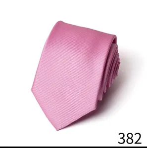 Detailansicht der rosa Twill Krawatte, elegante einfarbige Business Krawatte fuer Herren.