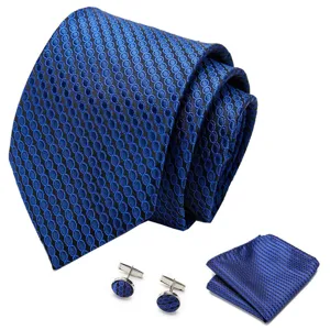 Elegante formele blauwe dassenset met bijpassende pochet en stijlvolle manchetknoppen voor heren.