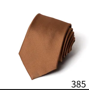Braune feine Krawatte Detailansicht, elegante Herren Krawatte fur Geschaeft und Hochzeit.
