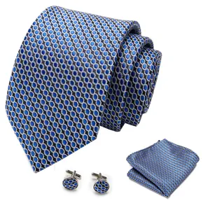Gedetailleerd overzicht van de heren stropdas set, blauw-witte das met pochet en manchetknopen.