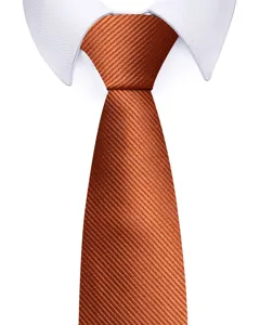 Detailansicht der kupferorangen feinen Twill Business Krawatte für Herren formelles Zubehör.