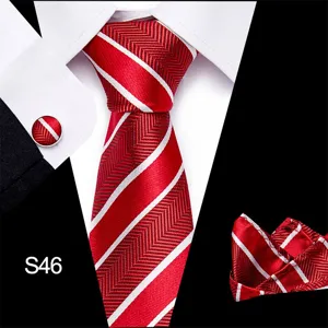 Klassieke rood-witte gestreepte heren formele zakelijke stropdas set met pochet en manchetknopen.