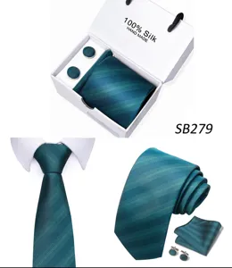 Heren zijden stropdas set met bijpassende manchetknopen en pochet in een luxe geschenkdoos.