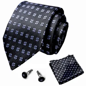 Heren blauwe stropdas set met bijpassende pochet en manchetknopen met klassiek klaverblad patroon.
