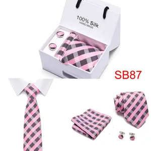 Herren rosa karierte Seidenkrawatte Set mit Einstecktuch und Manschettenknöpfen in Geschenkbox.