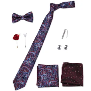 Gedetailleerd overzicht van paisley das set, elegante jacquard trouwaccessoires en manchetknopen.