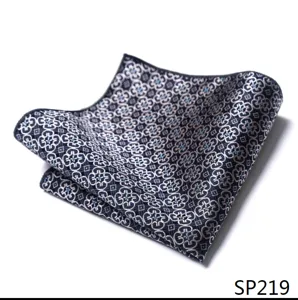 Klassiek donkerblauw heren pochet voorzien van een fijn geweven geometrisch jacquard patroon.