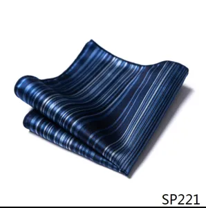 Close-up detail van een stijlvolle blauwe gestreepte pochet, premium stof voor heren pak.
