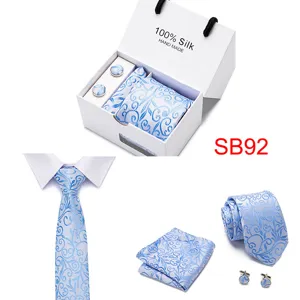 Edles blaues Seidenkrawatten-Set mit Einstecktuch und Manschettenknöpfen in edler Geschenkbox.