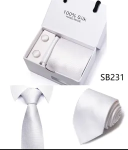 Wit zijden stropdas set met pochet en manchetknopen in luxe geschenkdoos voor trouwen