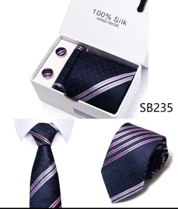 Klassieke 8cm zijden das en pochet set met elegante roze strepen voor zakelijk en huwelijk.