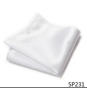 Witte gestructureerde pochet voor heren kostuum detail view, een elegant accessoire.