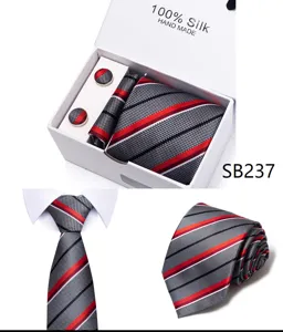 Gestreepte stropdas set voor heren met pocchet en manchetknopen in geschenkdoos.
