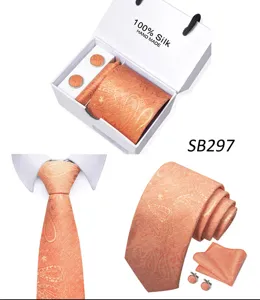 Oranje zijden stropdas set met pochet en manchetknopen in een luxe geschenkdoos.