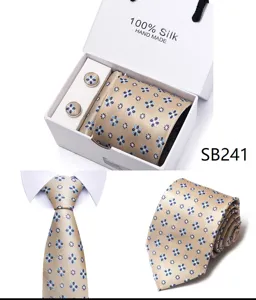 Zijden stropdas cadeaupakket met blauw bloemenpatroon, manchetknoppen en luxe doos.