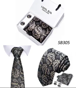 Luxe zijden stropdas set met bijpassende manchetknopen en pochet in geschenkdoos voor heren.
