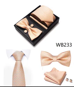 Detalles de primer plano de corbata, pajarita, pañuelo y gemelos de jacquard dorado.