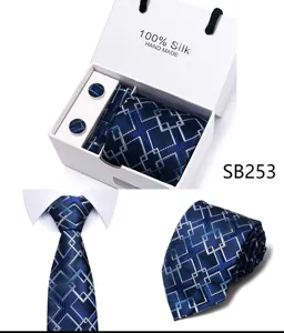 Luxe blauwe zijden stropdas pochet en manchetknopjes geschenkset detailweergave.