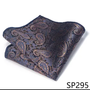 Vista detallada de un pañuelo de bolsillo clásico azul con elegante diseño de cachemira.