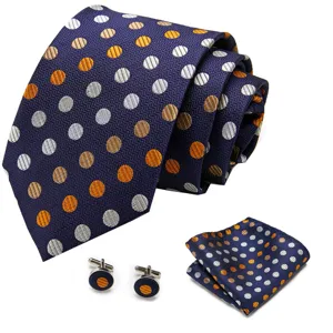 Gedetailleerd close-up van de elegante stropdas met stippen, pochet en bijpassende manchetknopen.
