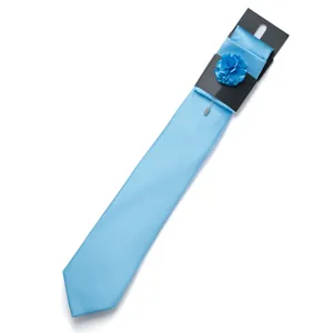 Set cravatta azzurra uomo con fazzoletto da taschino e fiore per matrimonio e festa di lavoro