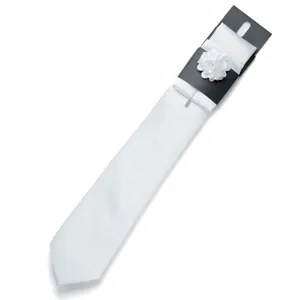 Set cravatta uomo bianco classico con fazzoletto da taschino e fiore per matrimoni affari.
