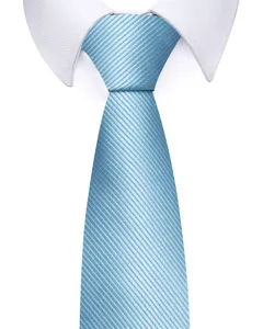 Hellblaue strukturierte Krawatte Detailansicht, klassischer Schlips für elegante Anlässe.