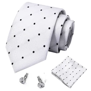 Klassieke witte gestipte das set met pochet en manchetknopen voor formele kleding.