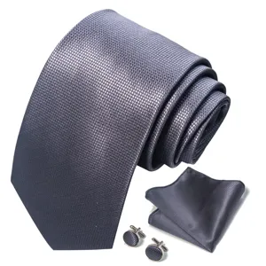 Heren zakelijke das set met jacquard geruit patroon, pochet en manchetknopen detailweergave.