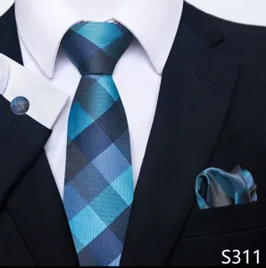 Detailweergave heren blauw geruit stropdas pochet manchetknopen set jacquard stof.