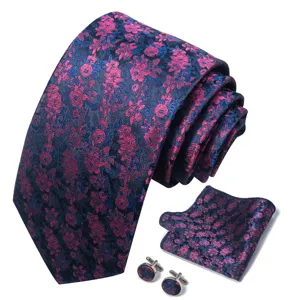 Gedetailleerd overzicht van heren bloemen jacquard das pochet en manchetknopen set.