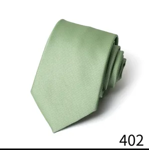 Hellgrüne feine Twill-Krawatte für Herren im Detail, elegantes Business-Formel-Accessoire.