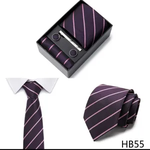 Ensemble cravate rayée violette pour homme avec pochette, boutons de manchette et boîte cadeau.