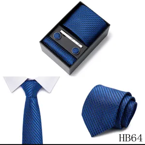 Ensemble cravate homme bleue avec coffret cadeau, pochette, boutons de manchette vue detaillee.