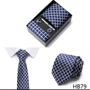 Ensemble cravate homme carreaux bleus avec pochette boutons de manchette coffret.