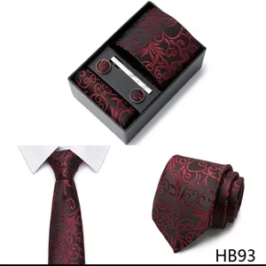 Coffret cadeau cravate homme avec pochette carrée et boutons de manchette élégants.