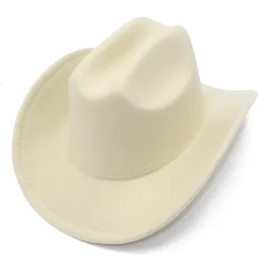 Klassieke effen vilt western cowboyhoed met brede rand, in vintage modestijl ontworpen.