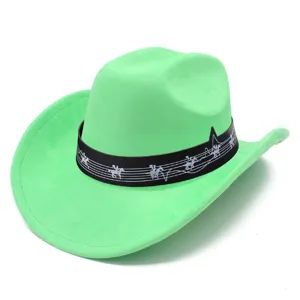 Chapeau de cowboy en daim vert avec bande de musique pour mode festival et costume.