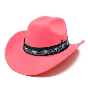Détail chapeau de cowboy occidental en suédine rose, chapeau de fête style festival de musique