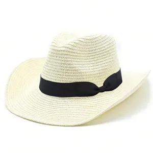 Dettaglio in primo piano del cappello di piallino vintage con tesa curva e fiocco.