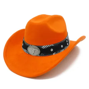 Orange Wildleder Jazzhut Detail mit Schlangenmuster Band und Metall Stierschädel Abzeichen