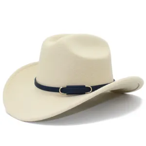 Classico cappello da cowboy in feltro beige con cinturino in pelle blu scuro e fibbia in metallo.