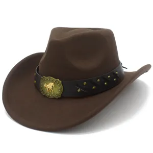 Detailed view of the brown vintage wool fedora hat with horse buckle leather belt decoration.