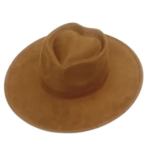 Chapeau fedora marron a couronne coeur, chapeau jazz en suedine a large bord pour la mode.