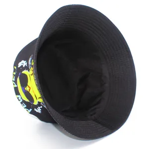 Chapeau bob noir tendance avec motif de poussin de dessin animé cool et texte amusant.