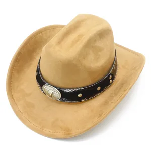 Detailaufnahme des Vintage Wildleder Westernhuts mit Metall Stierkopf und Schlangenband.