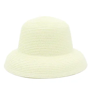 Classico cappello di paglia stile vintage francese, ideale per la spiaggia estiva e viaggi.