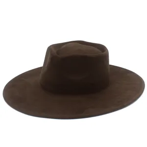 Chapeau fedora marron en suédine à large bord pour un style élégant et des sorties en plein air.