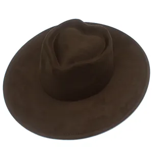 Chapeau fedora marron en suédine à couronne en cœur et large bord pour vacances stylées.