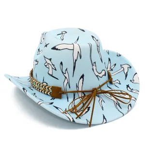 Hellblaue Western Cowboy Hut mit Vogel Druck, geflochtenem Band und Lederkordel Detail.